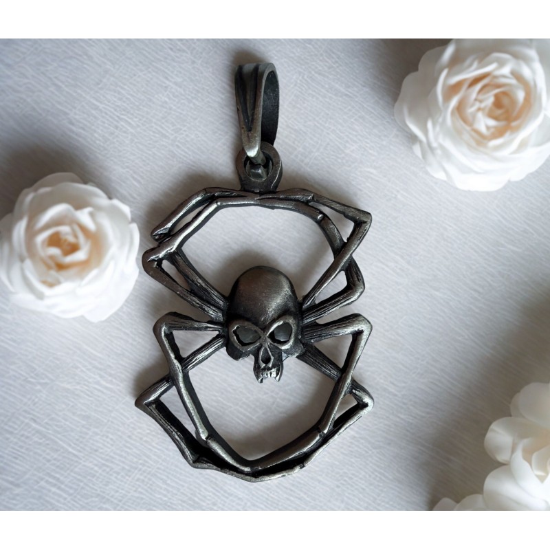 Pendentif spider skull