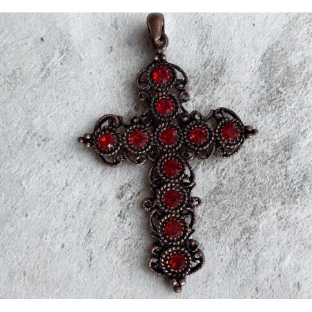 Pendentif croix rouge