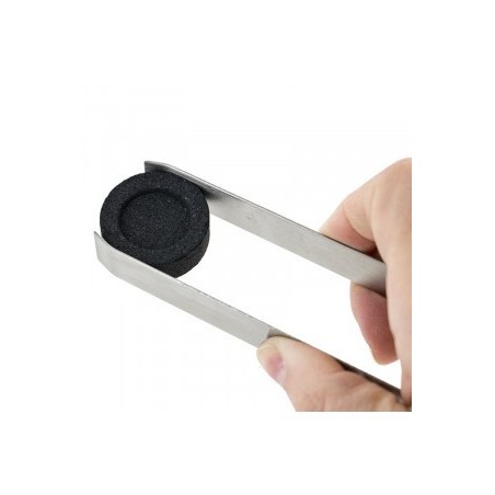 Charbon pour encens en grains.